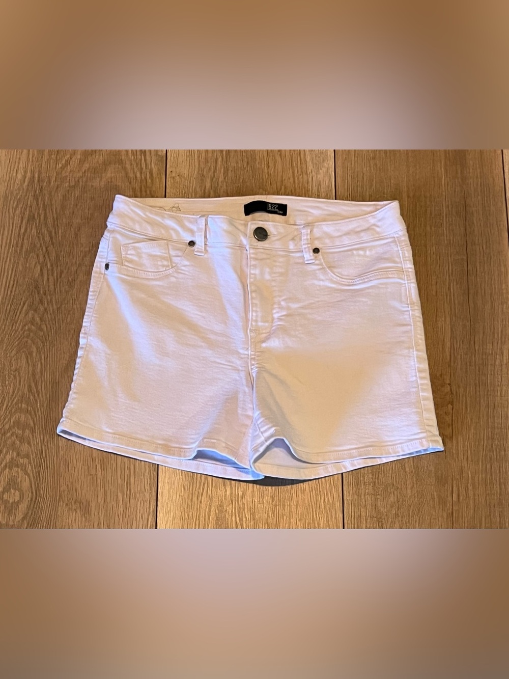 1822 Denim White High-Rise Stretch Jean Shorts